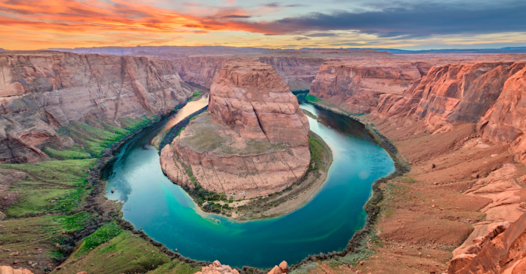 This image has an empty alt attribute; its file name is Most-Instagrammable-Places-Horseshoe-Bend-1030x538.png