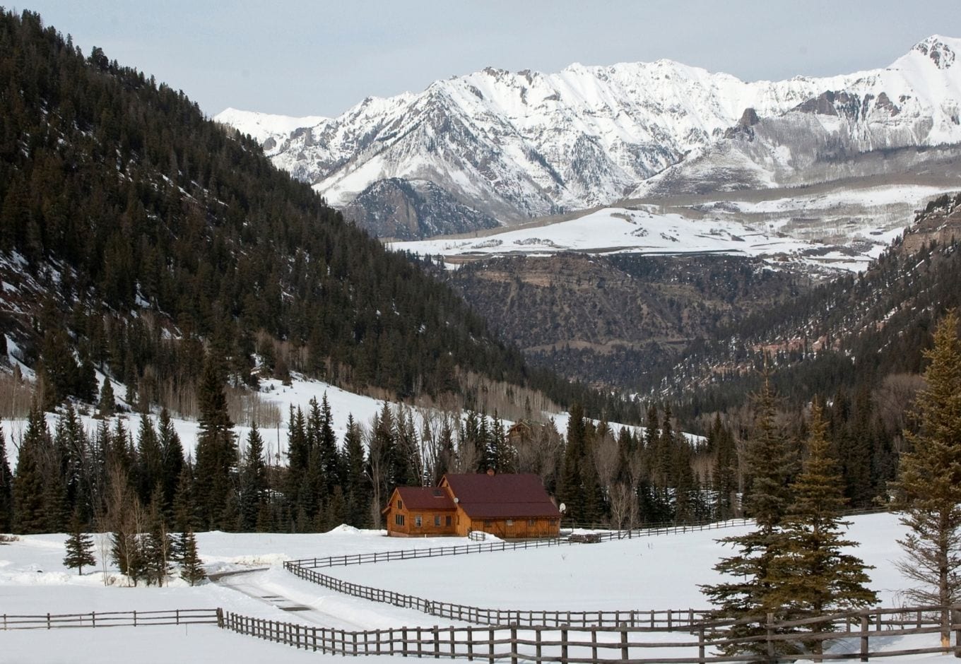 View of the snowy mountains of Telluride, in Colorado.